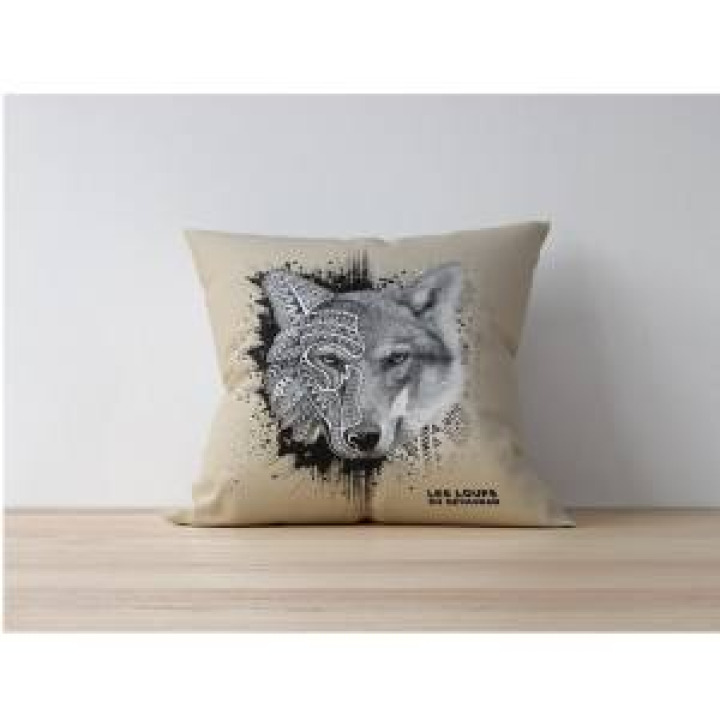 Coussin allover Loup Natives Tribes les Loups du Gévaudan Fond Beige uni 40 x 40