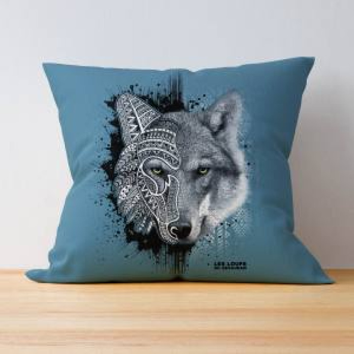 Coussin allover Loup Natives Tribes les Loups du Gévaudan Fond Citadel Blue uni 40 x 40